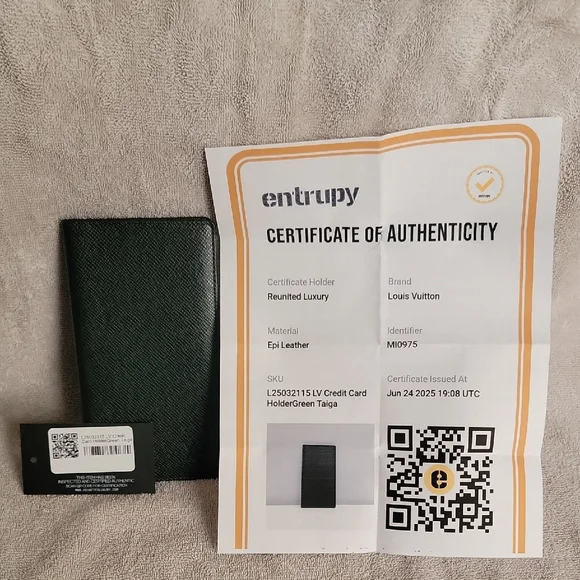 Louis Vuitton Black Wallets Minimalist Design - Picture 6 of 6